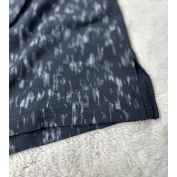 Under Armour Men's XL UA Launch Elite 5'' Print Shorts 1377002 Black grey NEW - Picture 3 of 13